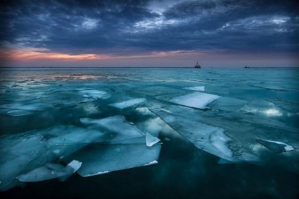 Aproximativ 20 de fotografii uimitoare ale lacurilor înghețate, iazurilor și oceanelor, ca și cum ar apărea de la altul
