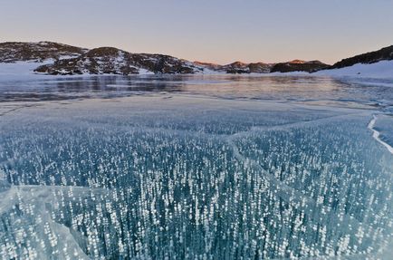 Aproximativ 20 de fotografii uimitoare ale lacurilor înghețate, iazurilor și oceanelor, ca și cum ar ieși dintr-un altul