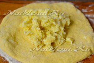 Placinta osetiană cu brânză și cartofi - rețete simple
