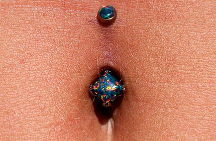 Bauchnabelpiercing különösen szúrás, gondozás és fotó (ellátás) Köldök piercing szúrás különösen, ellátás és fotó