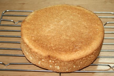 Un tort de burete luxos și înaltă în unt în cuptor - cum să coaceți un biscuit înalt lux pentru