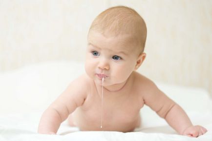 Чому немовля сригивает після годування що робити