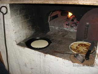 Főzés palacsinta az orosz kályha