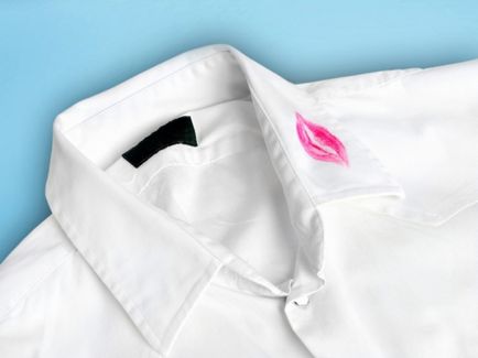 Este mai ușor să înveți cum să elimini petele de pe produsele cosmetice de pe haine