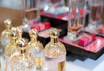 Lucrați în parfumurile lvmh - produsele cosmetice se familiarizează cu compania