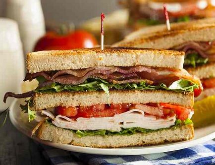 Recept Club szendvics - ez egy angol nemes kezében
