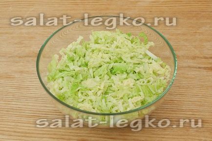 Káposzta saláta sajttal és tojással recept