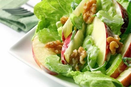Салат з яблуками і користю для здоров'я