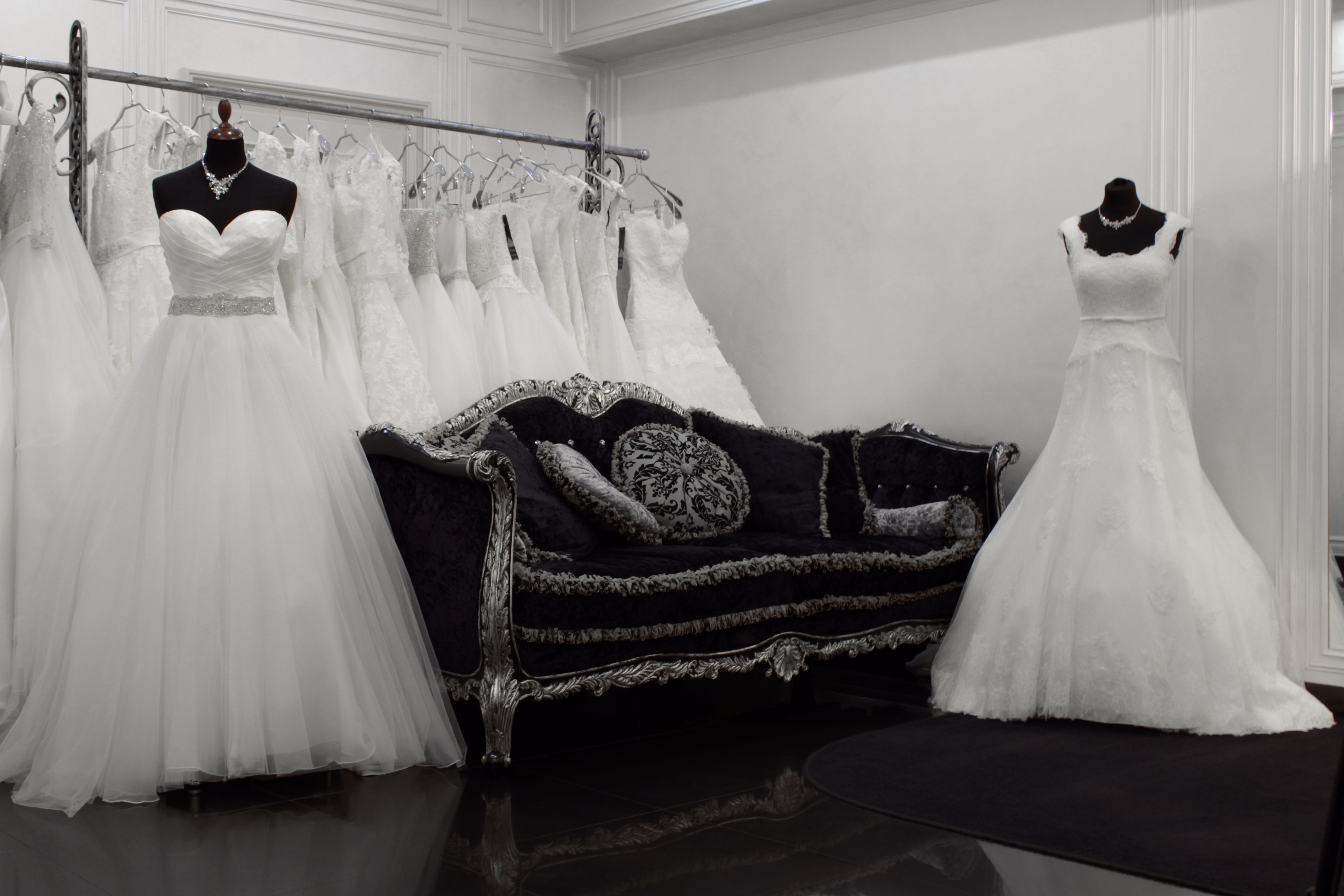 Салон - бутик весільних суконь в Москві, купити весільну сукню та аксесуари за низькими цінами