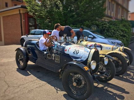 Сама елегантна в світі гонка mille miglia