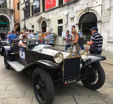 Сама елегантна в світі гонка mille miglia