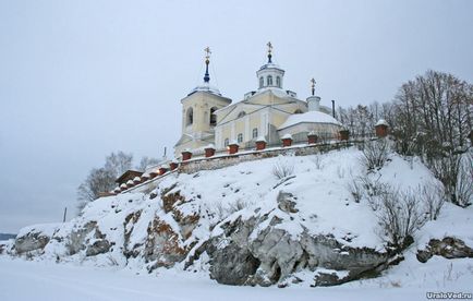 A falu Sloboda és sziklák Chusovoi