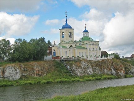 A falu Sloboda és sziklák Chusovoi