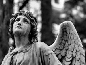 Înger înger cu aripi în cer într-un vis pentru a vedea ceea ce a visat