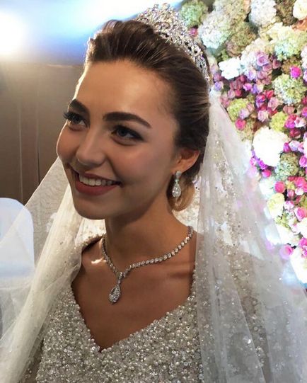 Esküvői Saida Gutseriev és Khadija Uzhakhovs fotó menyasszony egy esküvői ruha Elie Saab, Tatler, hősök