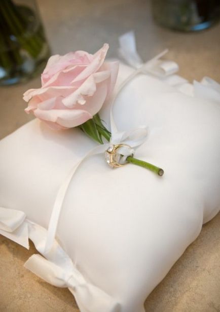 Весільна подушечка для кілець своїми руками поради та ідеї
