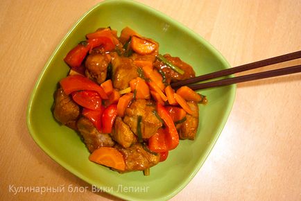 Свинина по-китайськи в кисло-солодкому соусі, правильна їжа