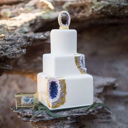 Egyedi sütemény - kristály - belül vált új esküvői trend az interneten, umkra