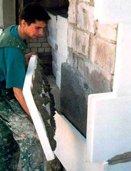 Izolarea termică a pereților cu polistiren de mâini cu interior și exterior