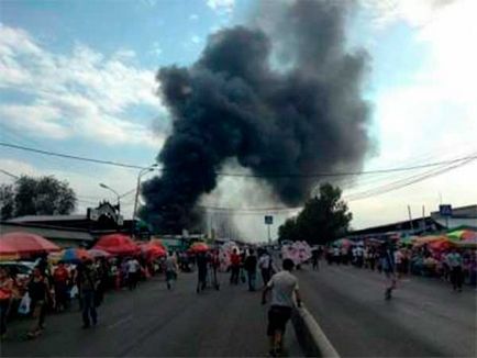 У алмати горить один з ринків «барахолки» (фото)