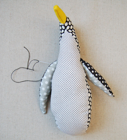 Форма пінгвіна - виготовлення м'якої іграшки своїми руками, подарунок своїми руками