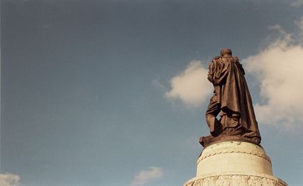 Descrierea războinicului-eliberator, fotografia și videoclipul monumentului