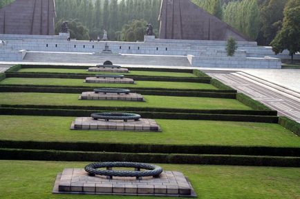 Descrierea războinicului-eliberator, fotografia și videoclipul monumentului