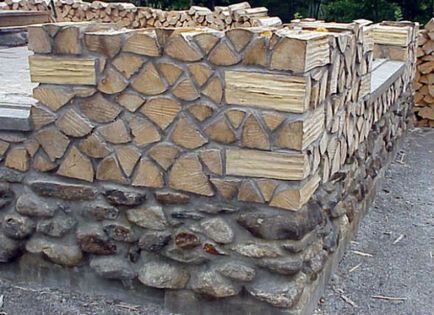 Зведення дерев'яного будинку кладкою несучих стін з дров (cordwood)