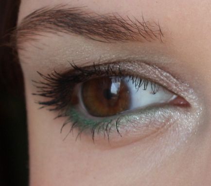 Другий макіяж з burberry №15 sage green complete eye palette, elia chaba