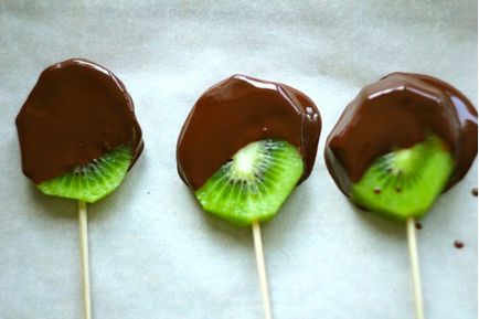 Hűvös nyári desszertek fagyasztott kiwi csokoládé (kiwi) Hűvös nyári desszertek fagyasztott kiwi csokoládé