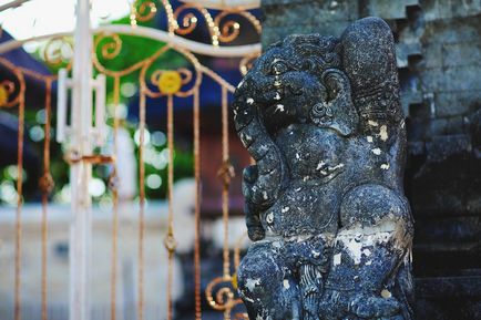 Храм Улувату бали фото і наш відгук - на краю прірви uluwatu temple