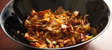 Chanterelle prajite cu ceapa