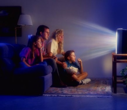 5 причин не спати з увімкненим телевізором або який сон найкорисніший
