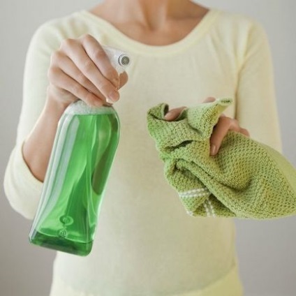8 Produse pentru curățarea casei pe care le puteți face singur