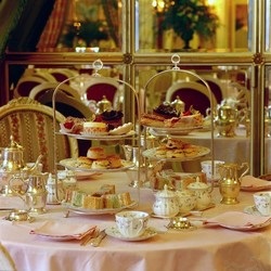 Angol tea hagyománya szolgálnak tea asztal Angliában
