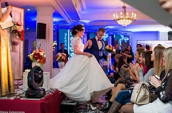 Închirierea unei săli de banchet pentru o nuntă, o masă bufet, un eveniment în Chelyabinsk