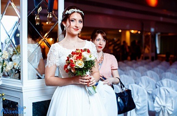 Închirierea unei săli de banchet pentru o nuntă, o masă bufet, un eveniment în Chelyabinsk