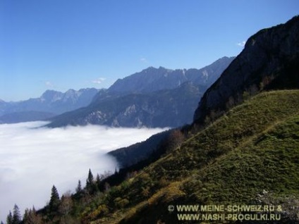 Alpii bavarezi se plimbă cu vedere spre zugspitze