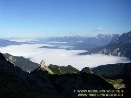 Alpii bavarezi se plimbă cu vedere spre zugspitze