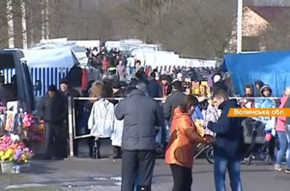 Fehéroroszok söpörni árucikkeknek a Volyn régió (videó) Ukrán piacokon (söprés) Fehéroroszok söpörni árut az ukrán piacon Volyn régió (videó)