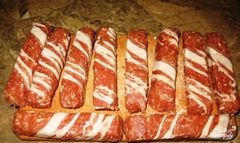 Cârnați mari în bacon - rețetă pas cu pas cu fotografie