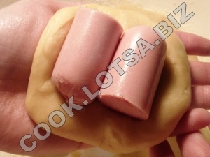 Kolbász tekercsek - ízletes házi lépés recept fotók (élesztő cukor só) Kolbász tekercsek - ízletes házi lépésre recept fotók