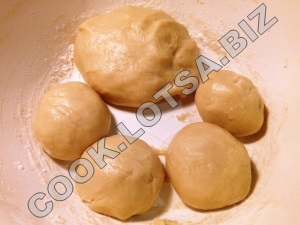 Kolbász tekercsek - ízletes házi lépés recept fotók (recept) Kolbász tekercsek - ízletes házi lépésre recept fotók