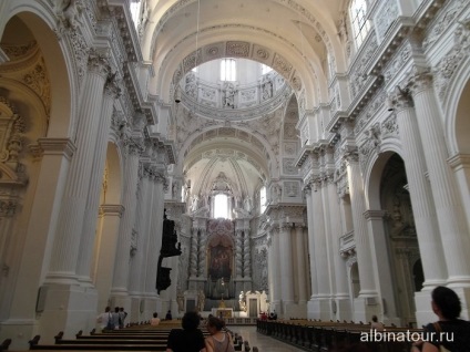 Biserica Sf. Petru, Sf. Mihail, noua primărie din München