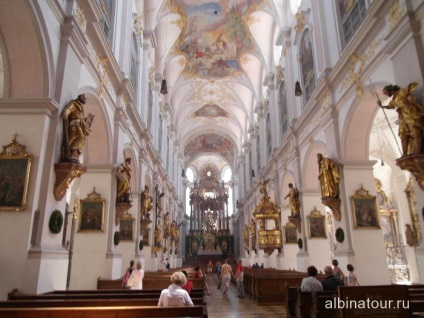 Biserica Sf. Petru, Sf. Mihail, noua primărie din München