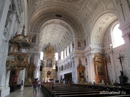 Biserica Sf. Petru, Sf. Mihail, noua primărie din München