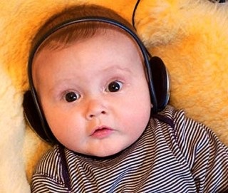 Чим корисна класична музика для новонароджених