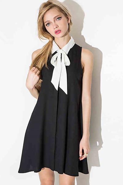 Чорна сукня з білим коміром - класика в чистому вигляді