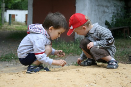 Ce este prietenia! Educați copiilor capacitatea de a vă face prieteni și de a vă îngriji unul pe celălalt