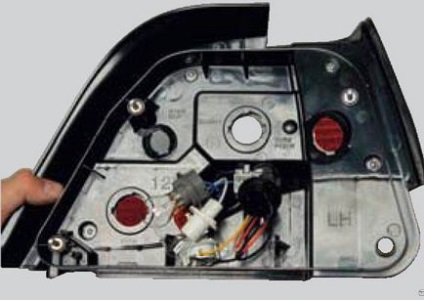 Daewoo Matiz (Matiz) резервни крушки в задната кола лампа